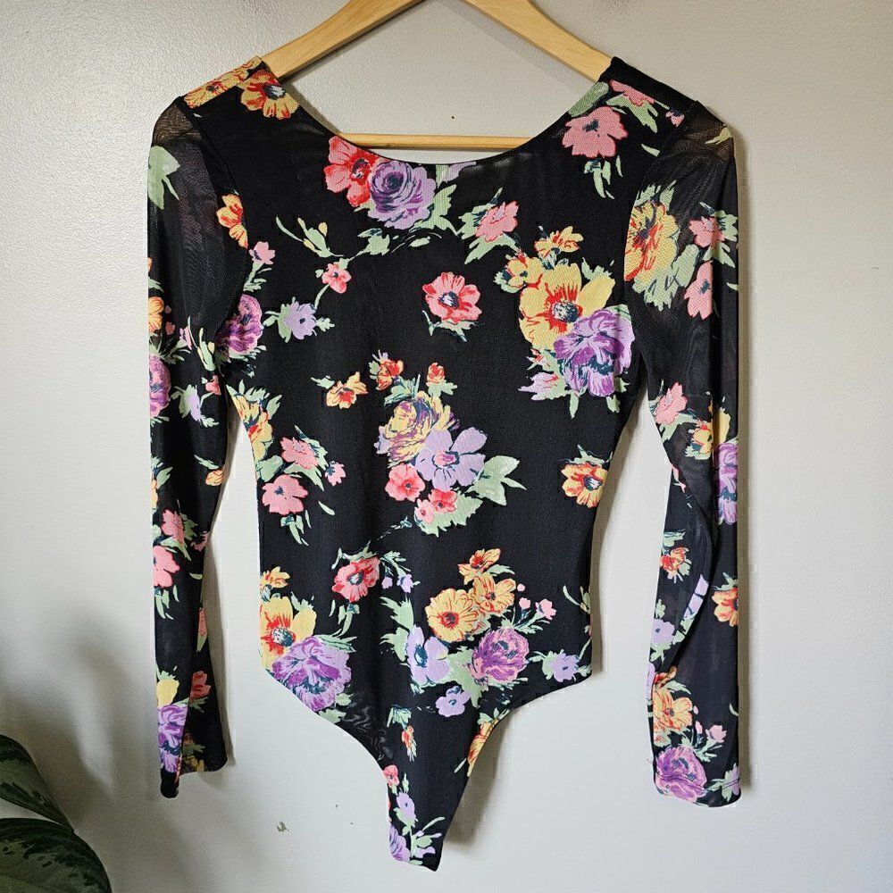NEW WITH TAGS WAYF FLORAL SCOOP BACK FLORAL SHEER SLEEVES BODYSUIT SIZE SMALL
